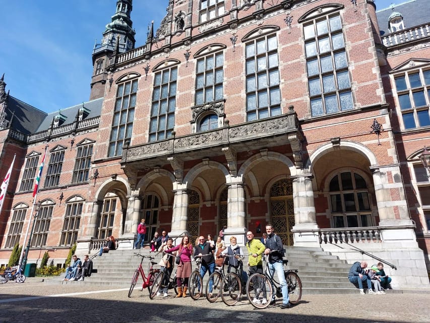 Groningen: City Highlights Bike Tour - Groninger Museum and the first look at the city