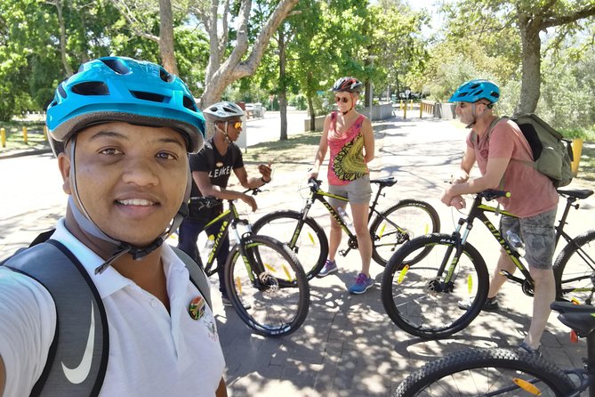 Guided Bike Tour of Stellenbosch - Stellenbosch University on the return route