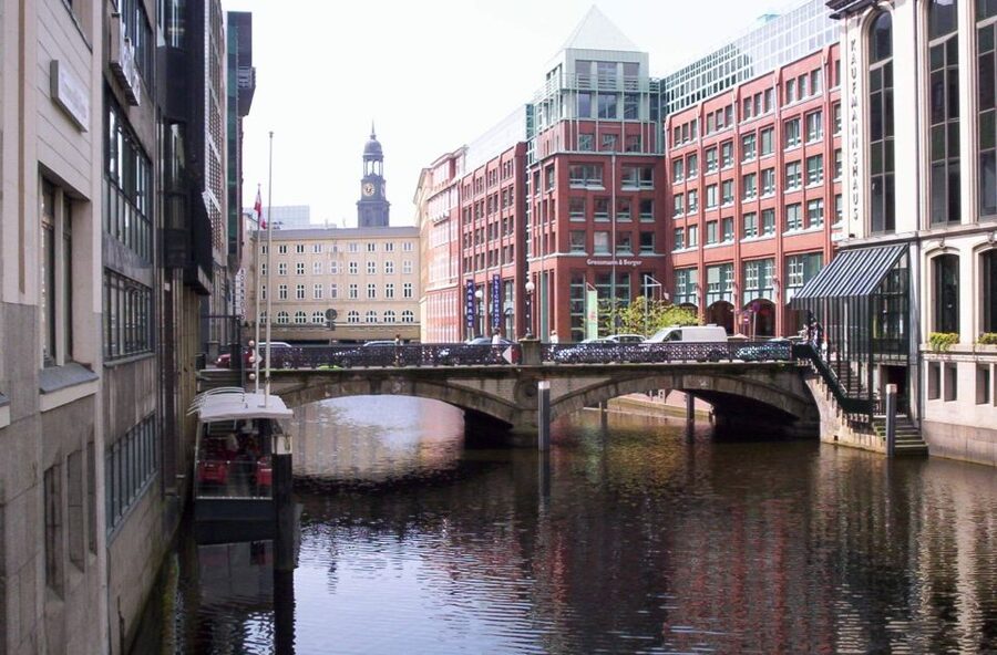 Hamburg: City Tour by Bike with Elbphilharmonie incl. Bike - Why this bike route works so well in Hamburg