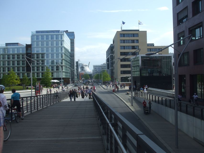 Hamburg: City Tour by Bike with Elbphilharmonie incl. Bike - Old Town, Town Hall, and the city after the Great Fire