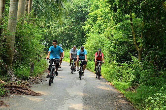 Hanoi Bicycle Tours: Half Day Bicycle Tours Hanoi Countryside - Starting at the bicycle shop