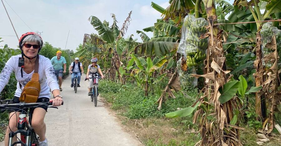 Hanoi: Bike Tour Through Hidden Gems and Banana Island - The Old Quarter by bicycle