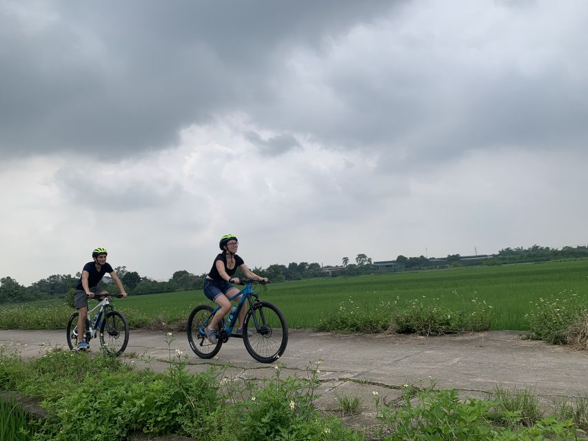 Hanoi: Bike Tour Through Hidden Gems and Banana Island - Food that makes the ride worthwhile