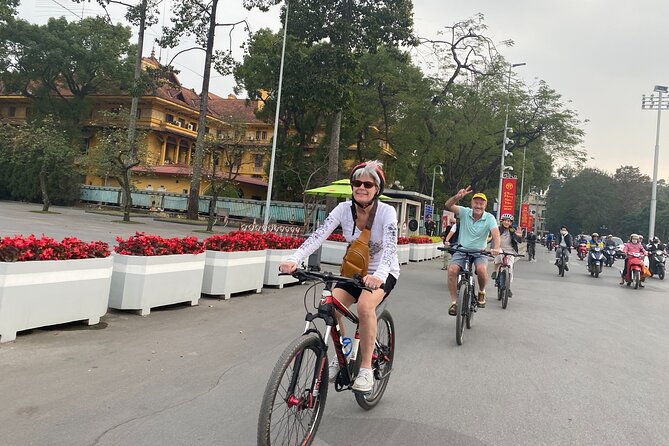 Hanoi City Bike Tour through Banana Island & Food Tasting - Through the Old Quarter and its narrow lanes