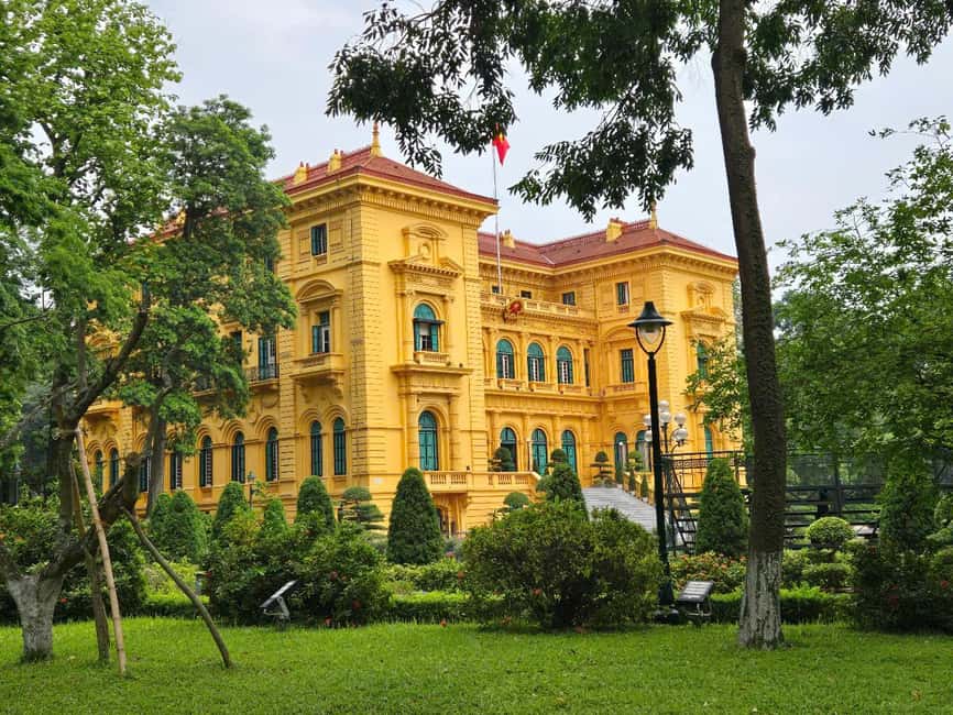Hanoi City Tours With Small Groups (By Bus/Jeep Car/Cycling) - Temple of Literature and the Hanoi Citadel