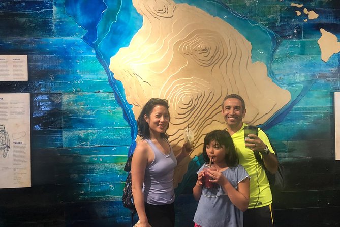Hawaiian Food Tour by Bike in Oahu - The Waikiki Surf Club and the canal ride
