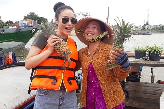 HCM: 2-Day Mekong Delta Floating Market with Cooking & Bike Ride - Day one: Vinh Trang Pagoda and the My Tho river