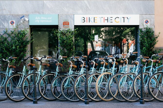 Highlights and hidden gems of Milan Bike Tour - The Duomo is the grandest photo stop