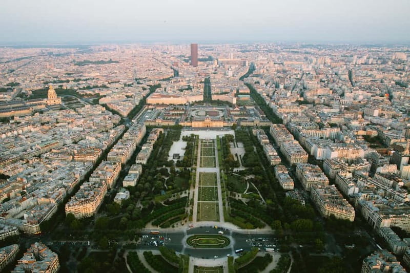 Highlights of Paris Bike Tour in English or Dutch - Place de la Concorde and the Louvre