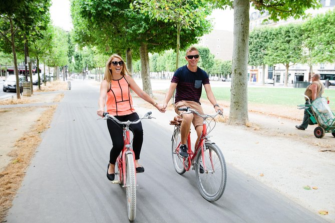 Highlights of Paris Bike Tour w/ a Local Guide (English or Dutch) - What the guides add to the experience