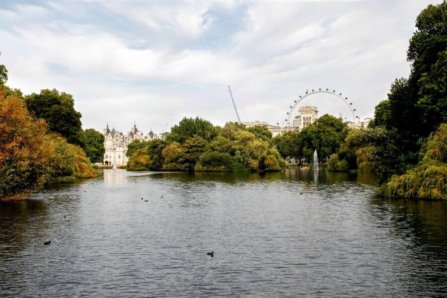 Highlights of Royal London Bike Tour (3 Hours) - Crossing the Thames toward Westminster