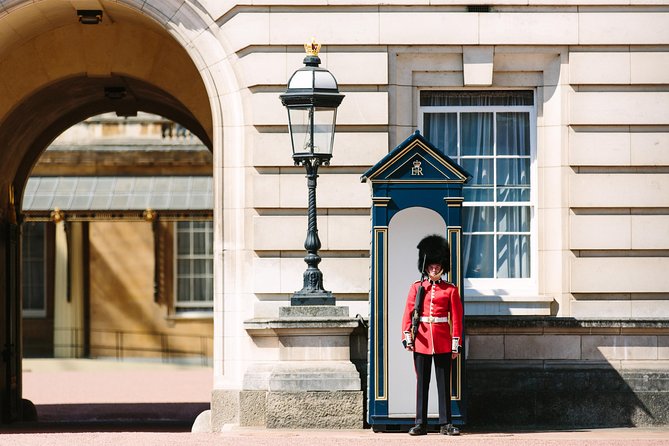 Highlights of Royal London Bike Tour including Hyde Park - Buckingham Palace and the royal route