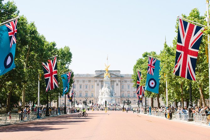 Highlights of Royal London Bike Tour including Hyde Park - Is the ride manageable for families?