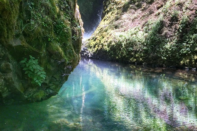 Hike and Bike Tour to Columbia River Gorge Waterfalls - The Gorge Viewpoint and Its Volcanic Story