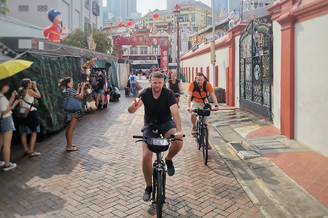 Historical Singapore Bike Tour on Full-Sized Bicycles - Marina Bay and the Formula 1 pit lane