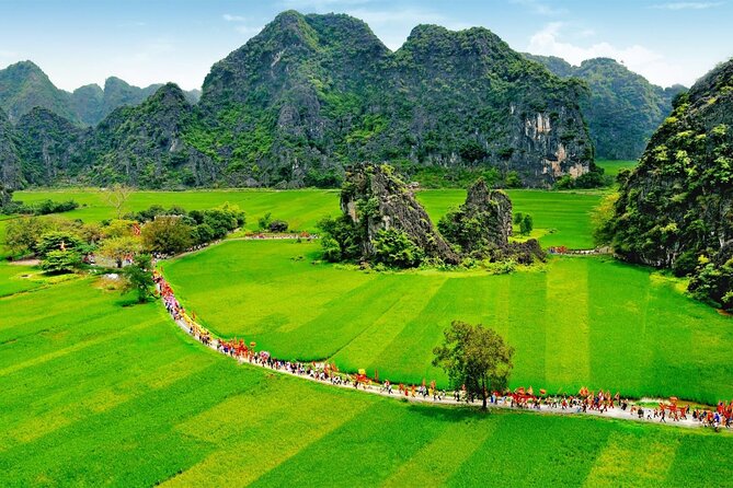 Hoa Lu - Tam Coc - Ninh Binh Day Tour: Biking, Visit Local Family - A home-cooked lunch with a local family