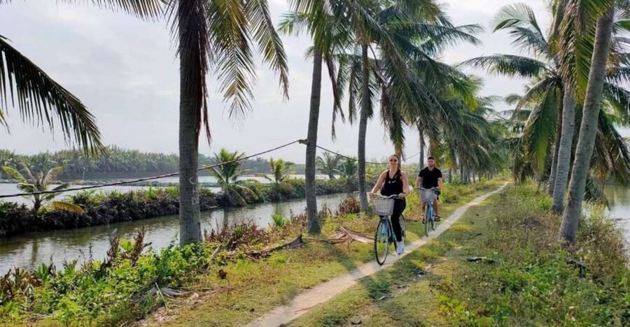 Hoi An: Private Villages Biking Tour with Meal - A Vietnamese coffee break at 9:30