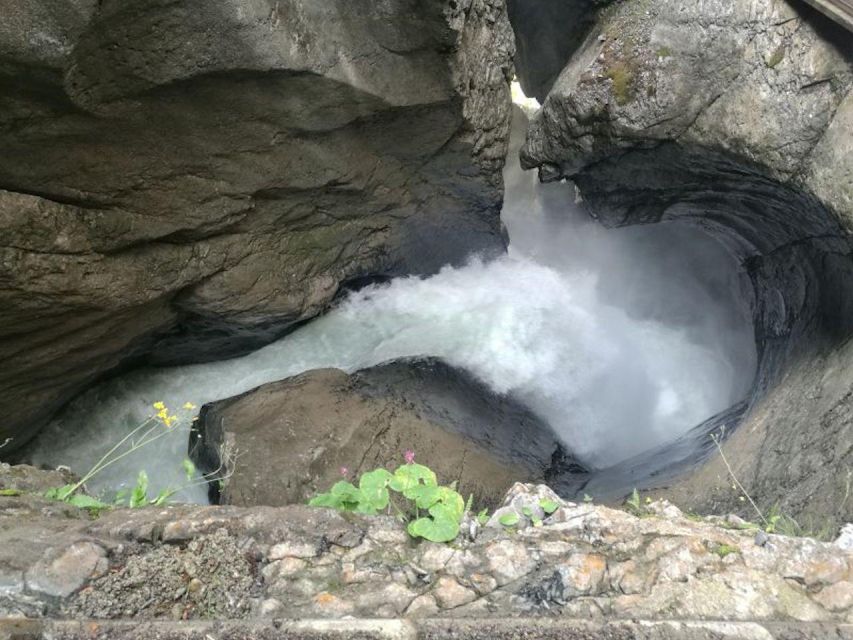 Interlaken: 72 Waterfalls Valley & Lauterbrunnen E-Bike Tour - The Gsteigwiler photo stop