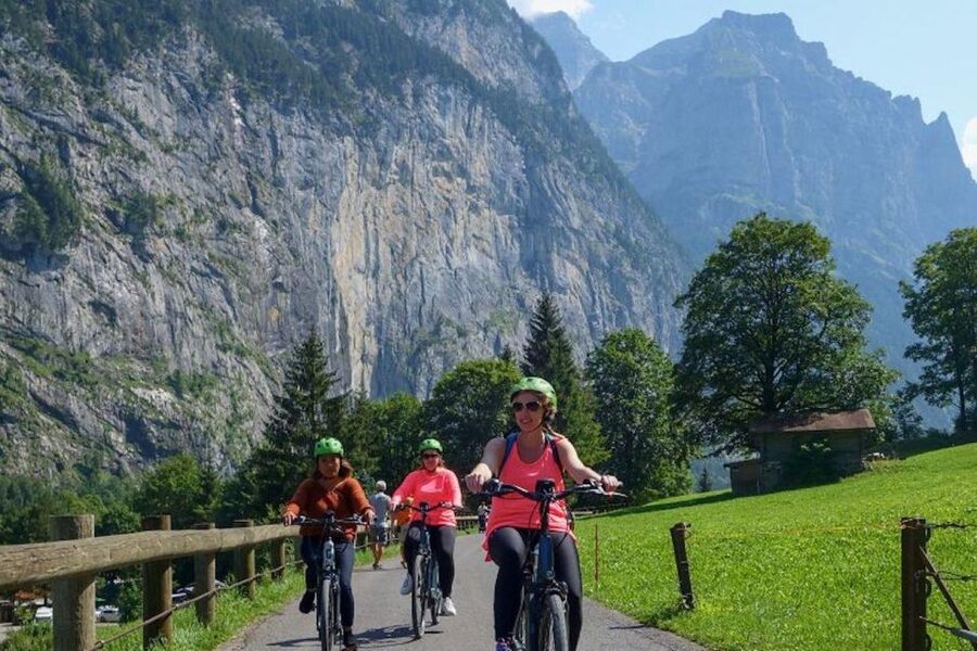 Interlaken: 72 Waterfalls Valley & Lauterbrunnen E-Bike Tour - A Swiss picnic beside the route