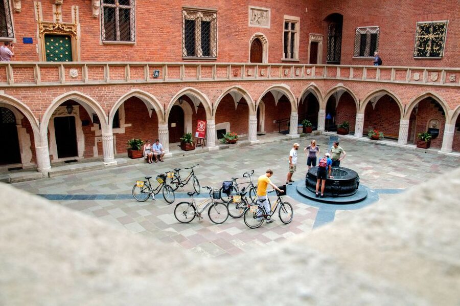 Krakow: Bike Tour of Old Town, Jewish Quarter and the Ghetto - Seeing Krakow from the saddle