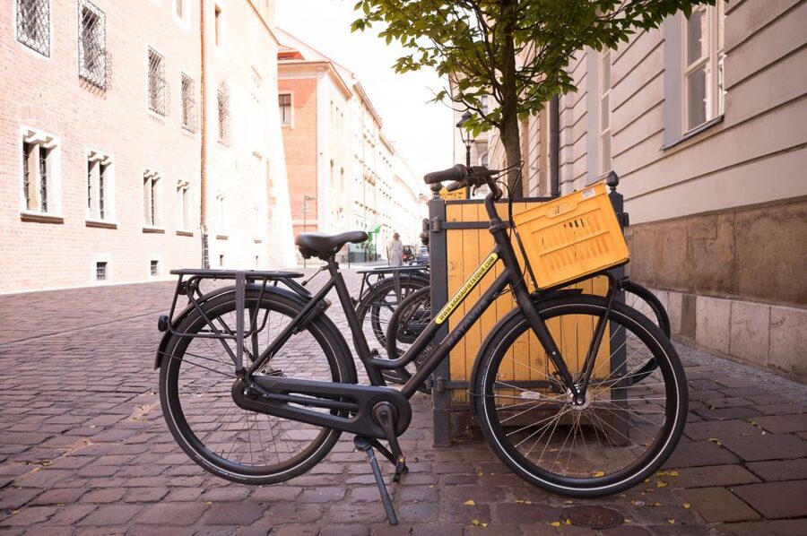 Krakow: Bike Tour of Old Town, Jewish Quarter and the Ghetto - Along the Vistula to Wawel Castle
