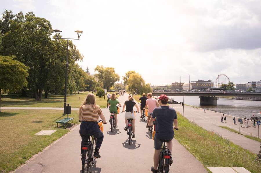 Krakow: Bike Tour of Old Town, Jewish Quarter and the Ghetto - What the guides add to the experience