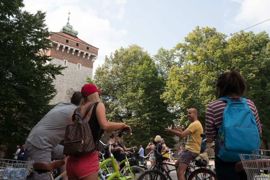 Krakow: Bike Tour of Old Town, Jewish Quarter and the Ghetto - Group size, pace, and cycling conditions