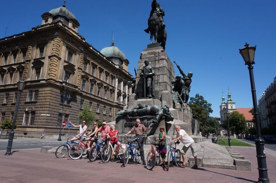 Krakow: Highlights of Krakow Bike Tour - Small Group - Wawel Castle and the river route