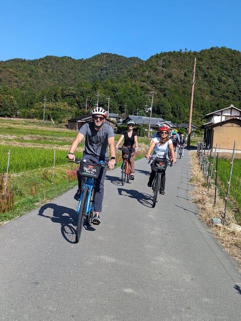 Kyoto: Arashiyama Bamboo Forest Morning Tour by Bike - The bamboo forest before it fills up