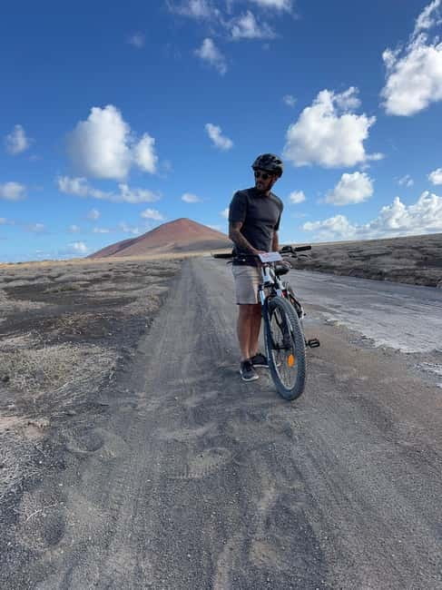 LA GRACIOSA: Bike rental MOUNTAIN BIKES - From the port to Playa de las Conchas