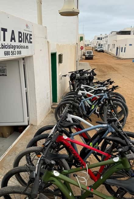 La Graciosa: Rent your ELECTRIC BIKE and explore the island at your own pace. - Las Conchas Beach and the Chinijo views