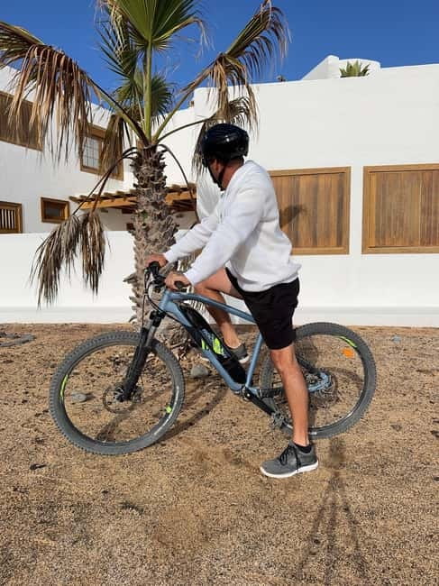 La Graciosa: Rent your ELECTRIC BIKE and explore the island at your own pace. - Who will enjoy this ride most