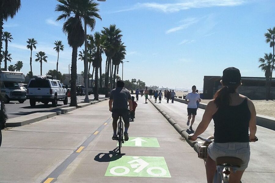 LA: Santa Monica & Venice Beach Bike Adventure - What guides add to the ride