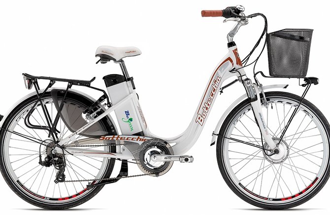 Lake Como: eBike City Tour Guided by an iPad and a Tour Leader - Como Cathedral and Piazza Cavour