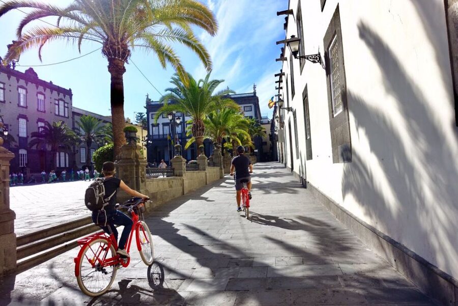 Las Palmas de Gran Canaria: Guided City Tour by Bike - A taste of Gran Canaria at the old market