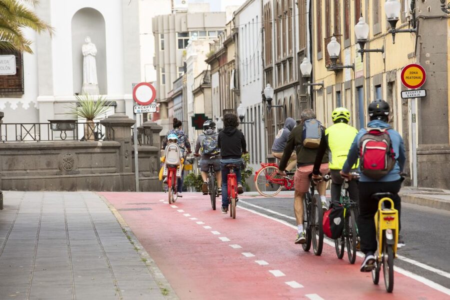 Las Palmas de Gran Canaria: Guided City Tour by Bike - Las Canteras Beach by bicycle