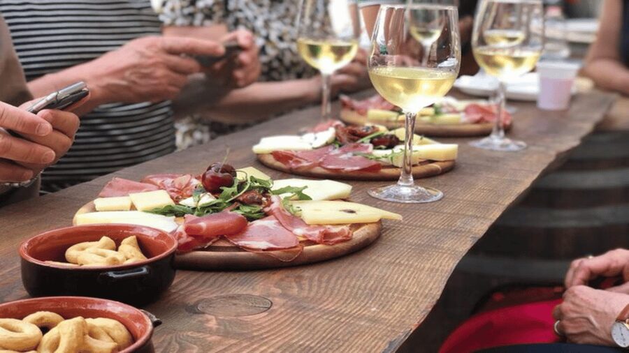 Lecce: Guided Tour & Wine Tasting by Bike - Porta Napoli and the old city threshold