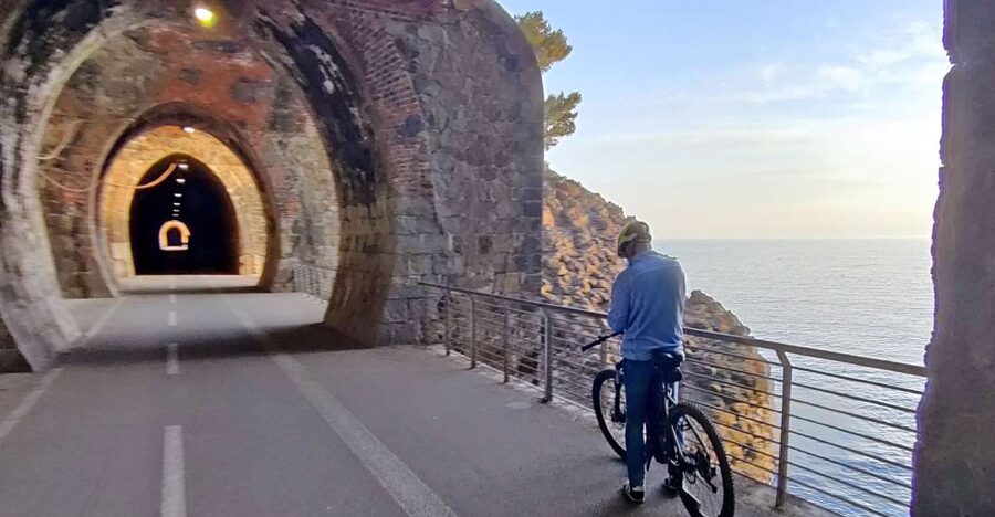 Levanto: Guided E-Bike Tour in Framura with Wine & Focaccia - Climbing from Levanto toward Framura