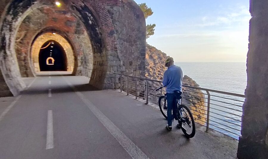 Levanto: Guided E-Bike Tour in Framura with Wine & Focaccia - What the four-hour schedule feels like