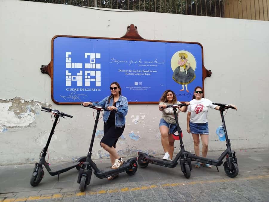 Lima Bike Tour: La Costa Verde & Jesus Statue in Chorrillos - Park of Love and Larcomar on the cliff edge