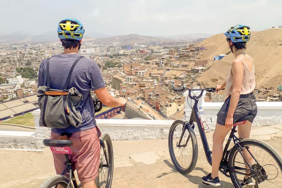 Lima Bike Tour: La Costa Verde & Jesus Statue in Chorrillos - The downhill return and the included refreshment