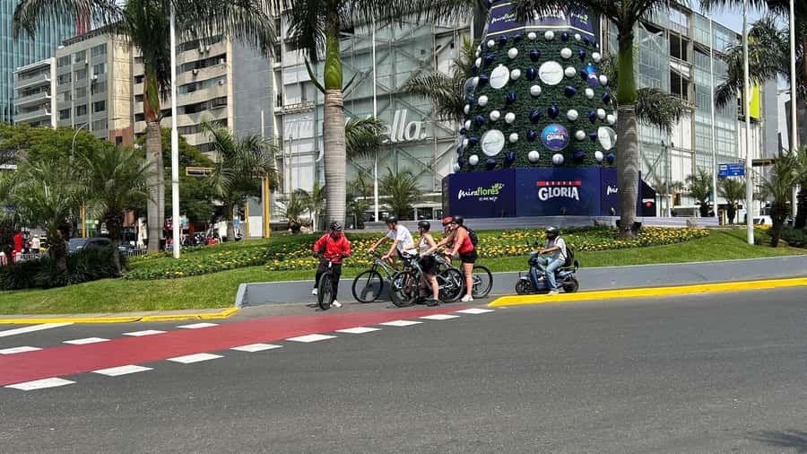 Lima: Sightseeing Bike Tour with Food and Drink Tastings - Juanito serves a butifarra with country ham