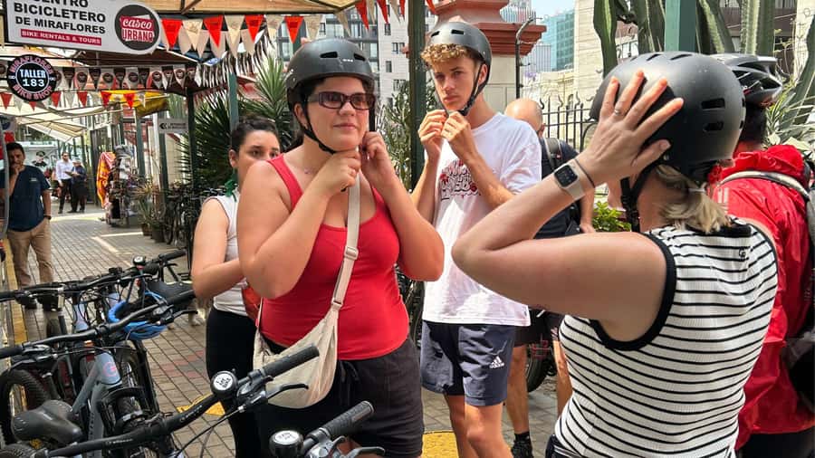 Lima: Sightseeing Bike Tour with Food and Drink Tastings - Meeting at Inka Plaza in Miraflores
