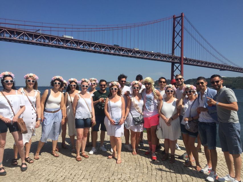 Lisbon: 1-Hour Beer, Sangria or Wine Bike Sightseeing Tour - Craft beer, sangria, wine, and music