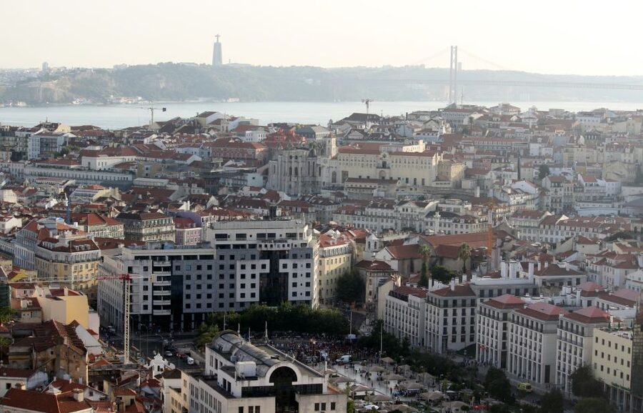 Lisbon: 3-Hour Tour by E-Bike - Portas do Sol and the descent into Alfama