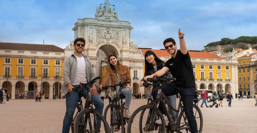 Lisbon: Private Boat Trip, Guided Walking Tour, Bike & Tram - Meeting your guide in Rossio Square