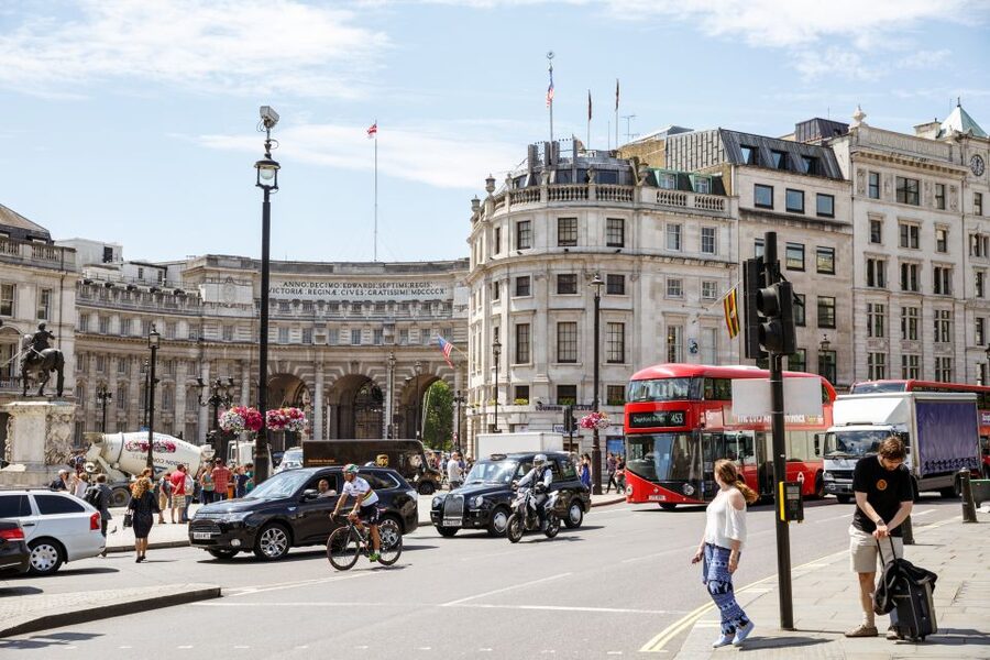 London: Classic Gold 3.5-Hour Bike Tour - St James’s Park and the royal show