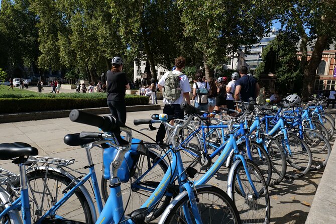 London Classic Landmarks Bike Tour with Local Guide - Lincoln’s Inn Fields and London’s legal district