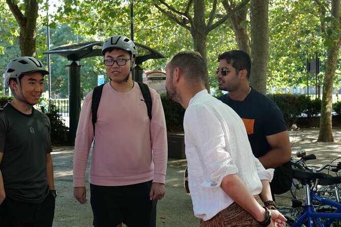 London Classic Landmarks Bike Tour with Local Guide - Smithfield Market and the City of London