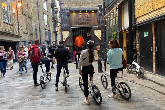 London E-Bike tour & Borough market - Buckingham Palace in a quick royal pause